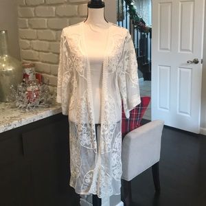 Kimono style lacey cardigan in off white!
